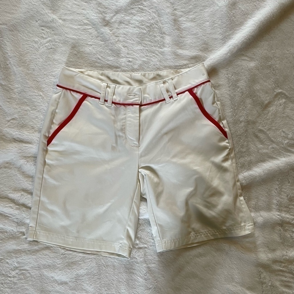 𝅺WOMEN’S Fila golf shorts size 4 white with pint trim
